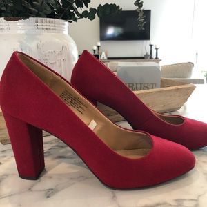 Merona wine-colored suede pumps